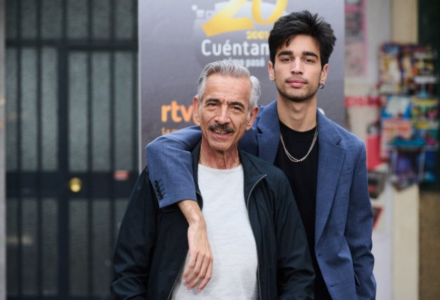 El joven se mete en la piel del personaje que su padre lleva interpretando 20 años.