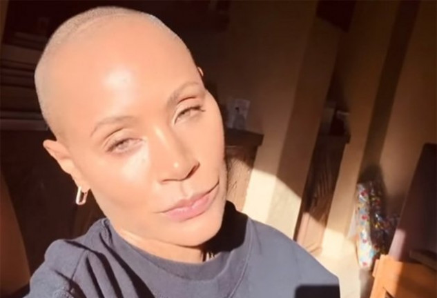 La impactante imagen de la mujer de Will Smith sin pelo.