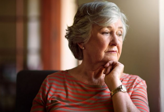 La soledad no es cosa únicamente de personas mayores. ¡Todos podemos sufrirla, atento a nuestros consejos!