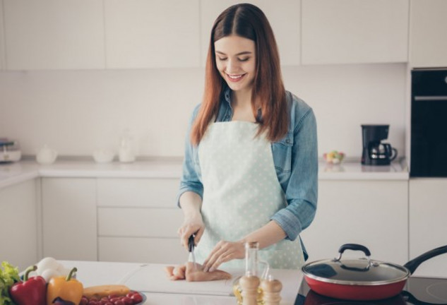 Descubre las recetas más sencillas para incorporar pollo en tu dieta.