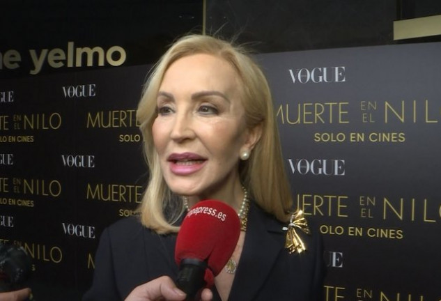 Carmen Lomana asistió a la première de 'Muerte en el Nilo' con un nuevo look, luciendo media melena.