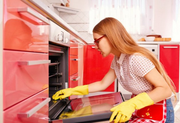 6 maneras de limpiar una cocina de acero inoxidable