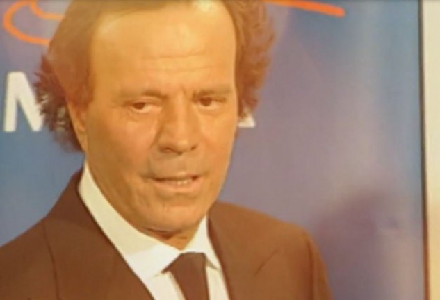 Así son las fotos de Julio Iglesias desnudo ¡hace 20 años!