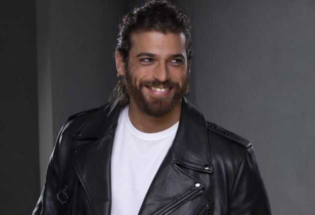 Can Yaman vuelve a casa para trabajar en un nuevo proyecto.