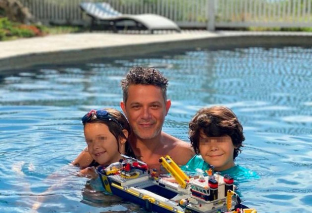 Alejandro Sanz adora a sus cuatro hijos.