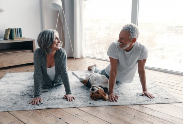 Ten en cuenta factores como la alimentación y el ejercicio para equilibrar la presión arterial.