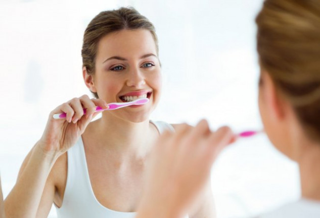 Descubre cómo puedes mejorar tu salud bucodental cuidando de tus encías.