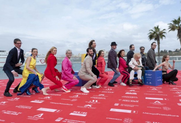 El reparto de la película en tierras mañagueñas, donde la cinta se preestrenó fuera de concurso y que fue muy aplaudida por el público.