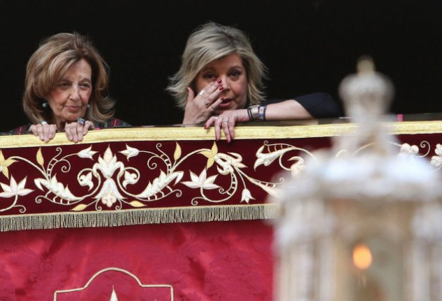 María Teresa Campos y Terelu vieron desde el balcón de un hotel malagueño la procesión de la Virgen de la Salud.