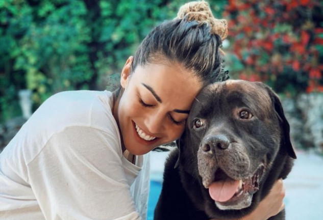 Lara Álvarez perdió a su perrito Choco hace solo un mes.