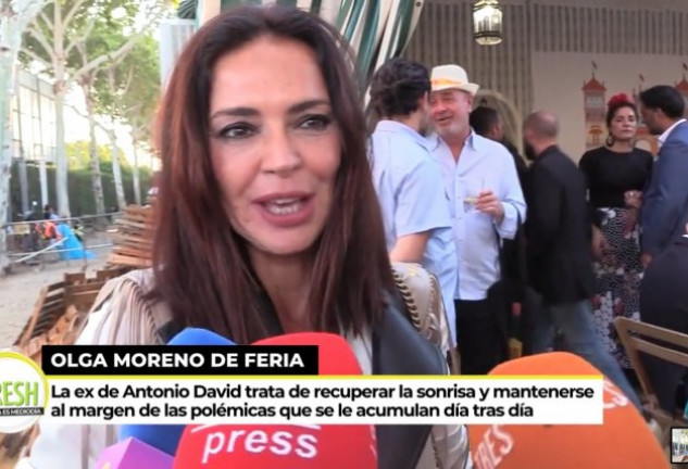 Olga Moreno, en la Feria de Sevilla para Ya es Mediodía (Telecinco).