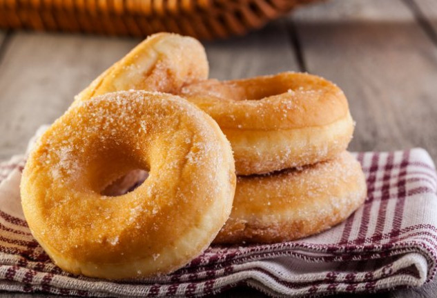 Conoce los trucos para cocinar unos auténticos donuts caseros. ¡Para chuparse los dedos!