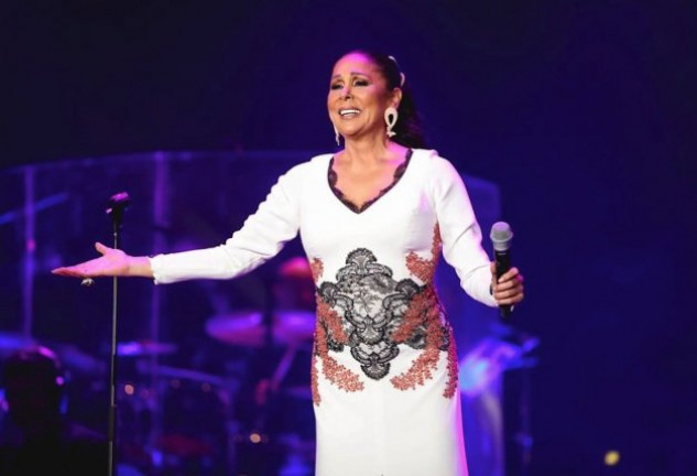 Isabel Pantoja en su último concierto en Chile (@granarenamonticello).