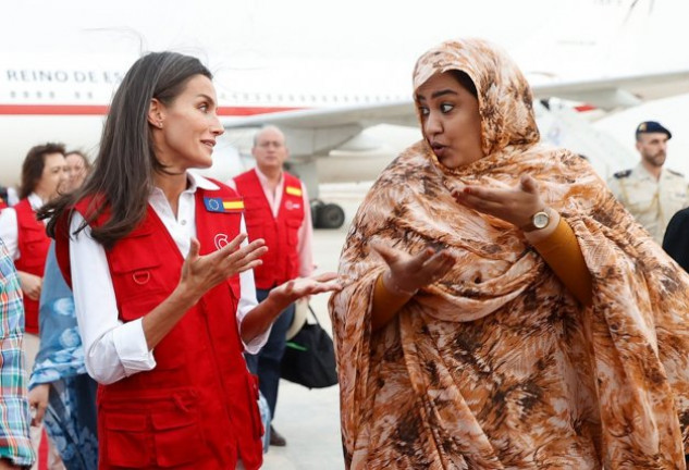 La Reina, con la primera dama de Mauritania, Mariem Fadel Dah.