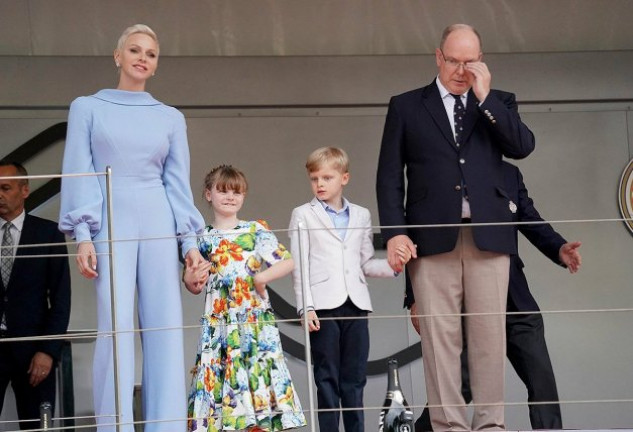 Charlene, sus hijos, Gabrielle y Jacques, y su marido, el príncipe Alberto.