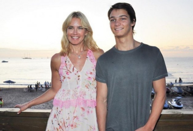 Valeria Mazza y su hijo Tiziano, disfrutando de un bello atardecer.