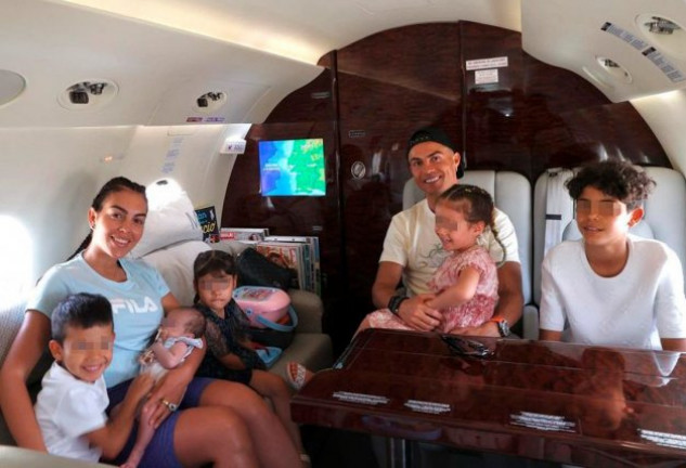 Georgina y Cristiano disfrutan de sus primeras vacaciones de verano junto a sus cinco hijos.