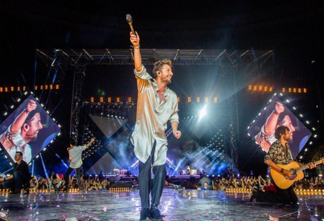 Manuel Carrasco en su apoteósico concierto en Sevilla.