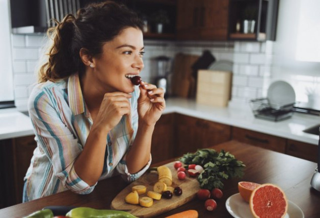 Descubre los mejores secretos para bajar unas tallas sin pasar hambre.