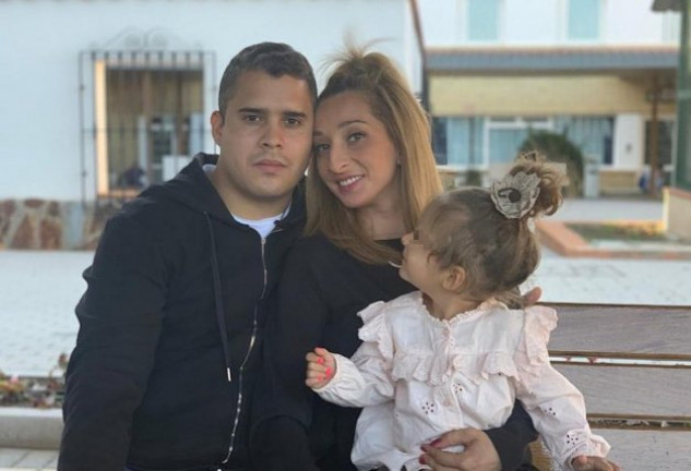 José Fernando junto a Michu y su hija Rocío.