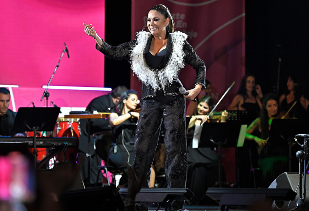 isabel pantoja cantando concierto orgullo madrid