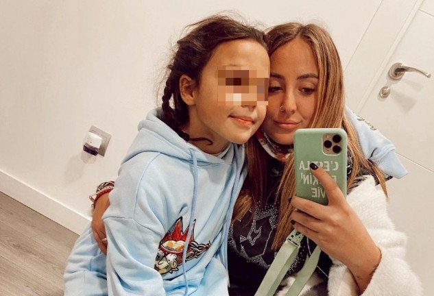 Rocío Flores y su hermana Lola, en una de sus pocas fotos juntas en Instagram