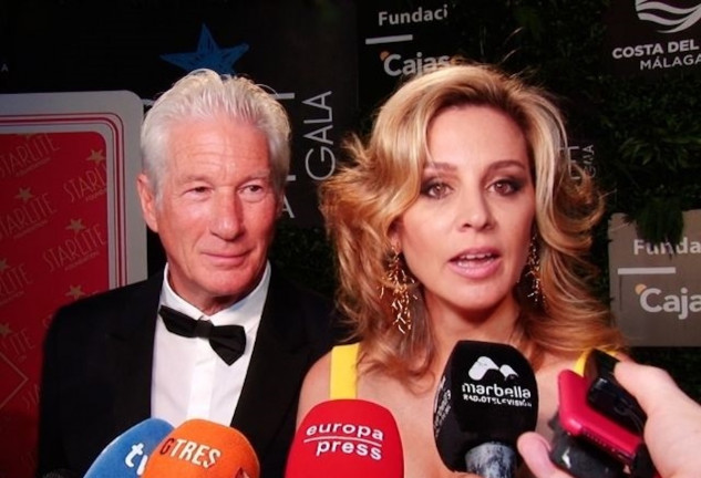 Richard Gere y su mujer, Alejandra Silva, en la gala benéfica de Starlite (Imagen: EP)