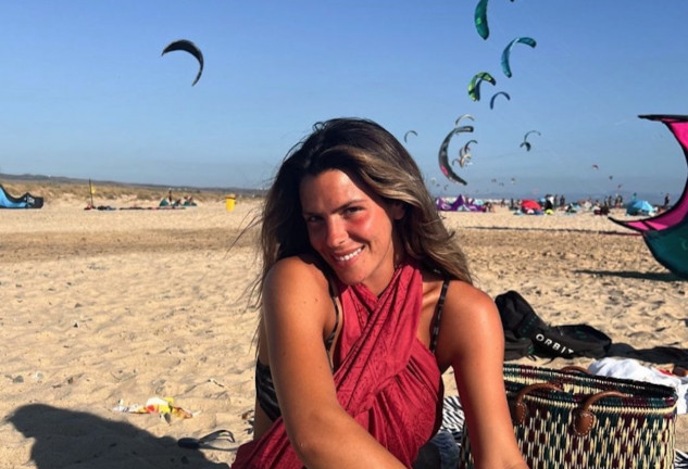 Laura Matamoros, en la playa antes de su operación de pecho
