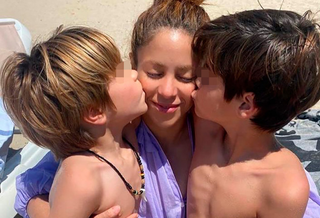 Shakira con sus hijos