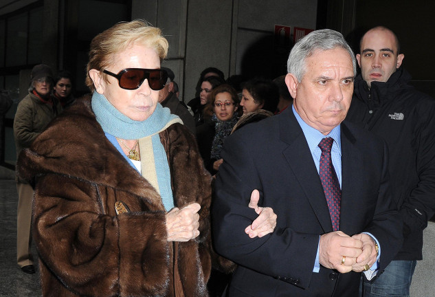 Daniel Pontes acompaña a Lina, con su inseparable abrigo de piel, en una imagen del 2010.