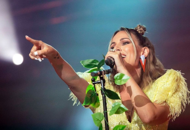 Edurne, muy orgullosa de su pequeña Yanay, demuestra sus grandes dotes musicales.