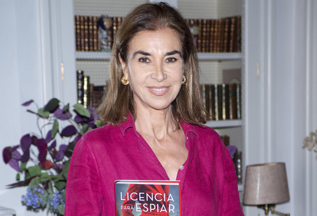 carmen posadas con su ultimo libro