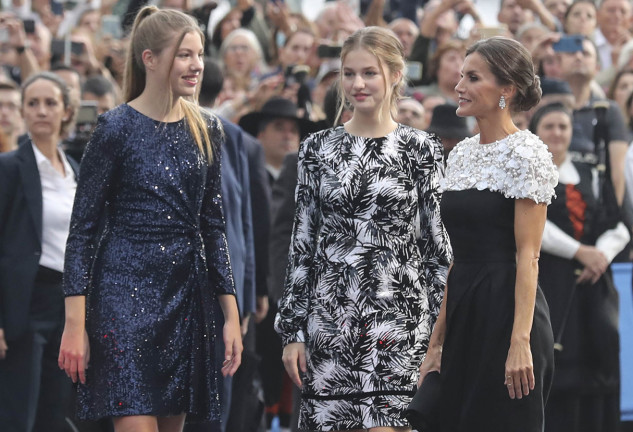 La infanta Sofia la princesa Leonor y la reina Letizia en Asturias