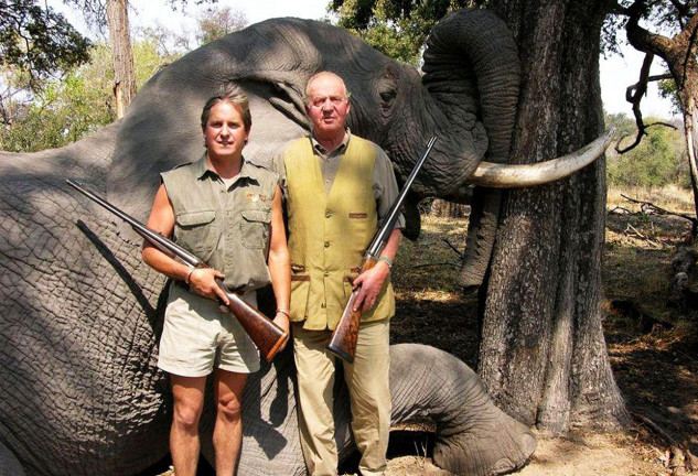 Juan Carlos cazó un elefante
