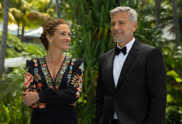 Julia Roberts y George Clooney en la película 'Viaje al paraíso' (2022).