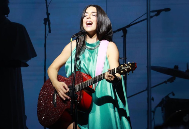 Ruth Lorenzo cantando en un concierto.