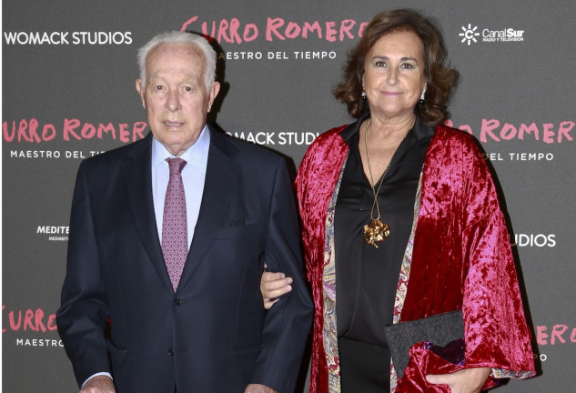 Curro Romero y Carmen Tello en un evento.