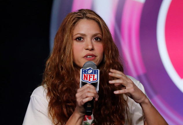 Shakira, con micrófono de la NFL, en una imagen de archivo.
