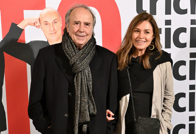 Serrat con su pareja.