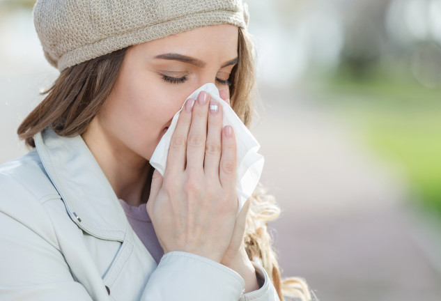 Aunque creas que las alergias son propias de la primavera, lo cierto es que en invierno también se dan algunas variantes.