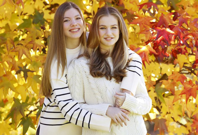 Leonor y Sofía en una felicitación oficial.