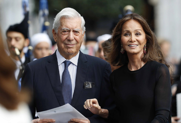 El escritor peruano Mario Vargas Llosa e Isabel Preysler en los Premios Princesa de Asturias (2018)