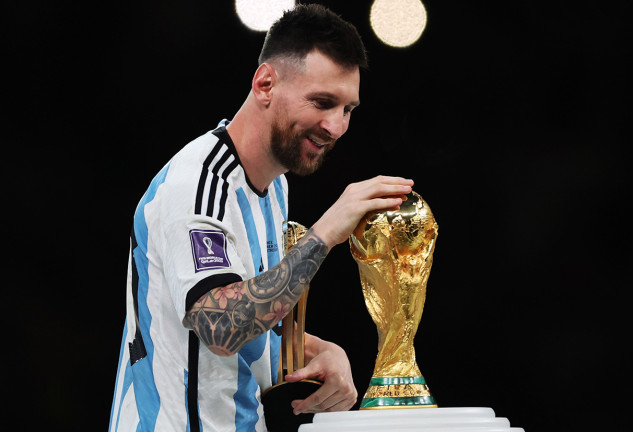 Leo Messi con la copa del mundo