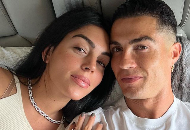 Cristiano Ronaldo y Georgina en su jet privado.