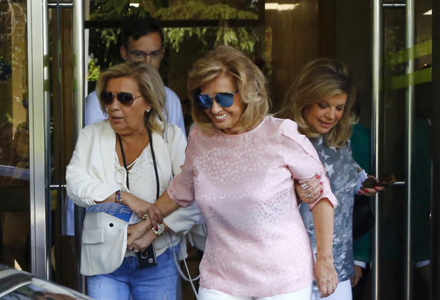 María Teresa Campos con sus hijas