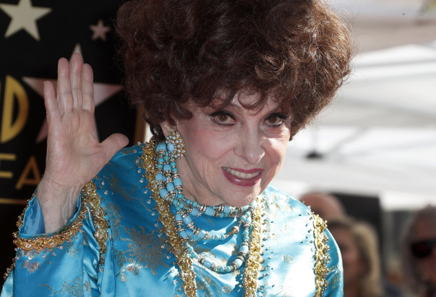 Gina Lollobrigida, el día que destapó su estrella en el Paseo de la Fama de Hollywood.