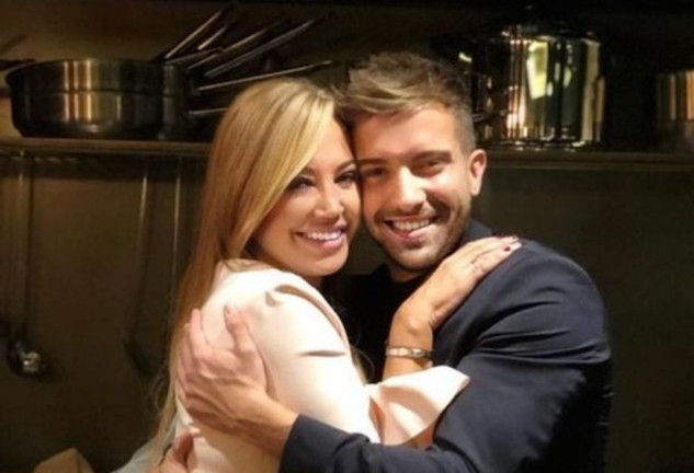 Belén Esteban y Pablo Alborán posando juntos en uno de sus encuentros.