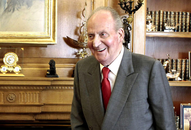 Juan Carlos en un palacete