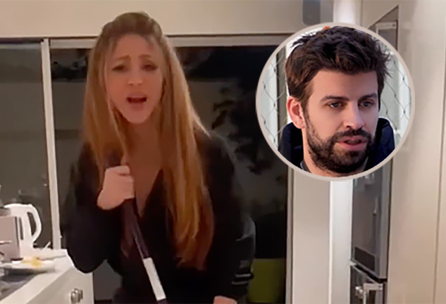 Shakira cantando y fregando su cocina.