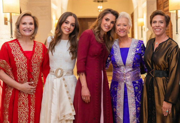 Iman hija Rania con su madre en el día de su boda.